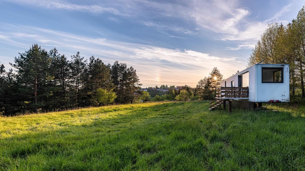 WUDINO - Ubytování v přírodě, se zvířaty v industriálním duchu, Ostrov u Macochy Exterior foto